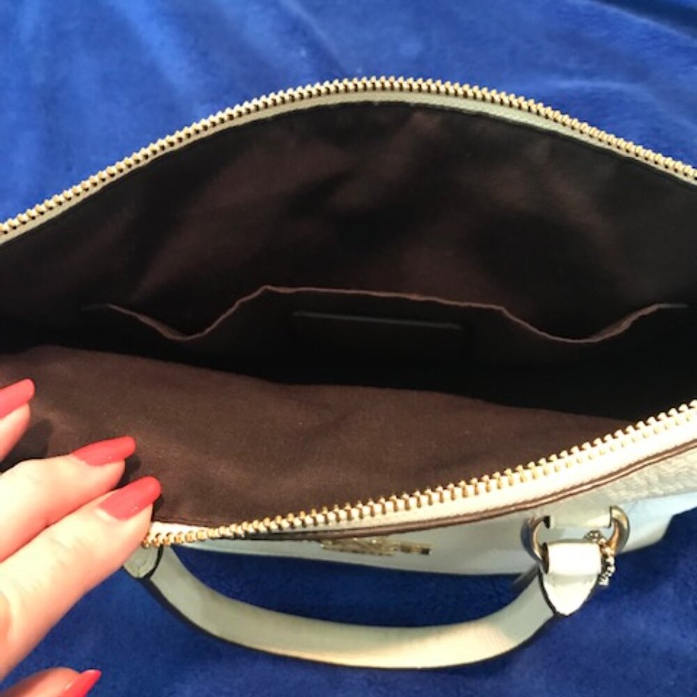 Coach New York Purse with Shoulder Strap 👜 - Picture 3 of 4